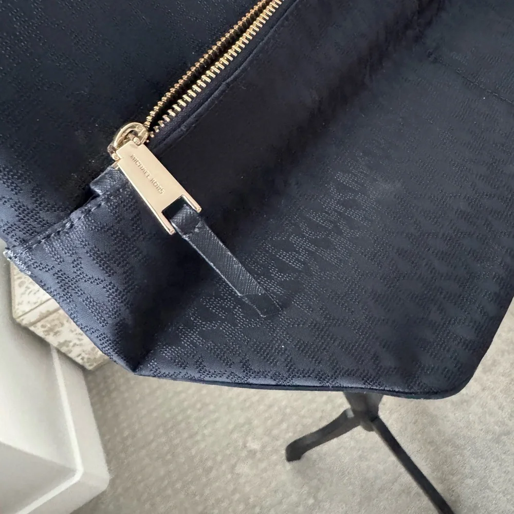 Michael Kors Jet Set Large Nylon & Leather Zip-Top Tote – Black - Picture 3 of 6